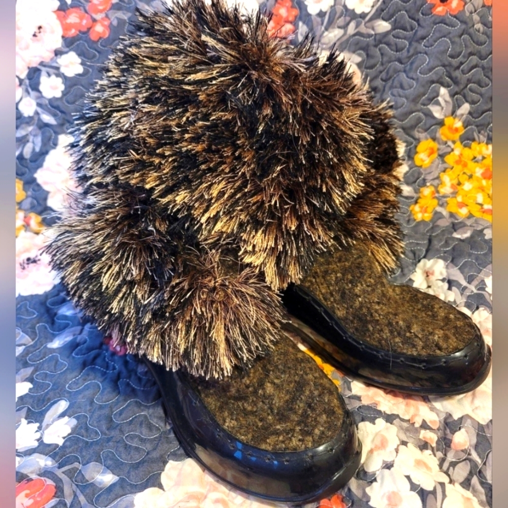 unbranded felted wool boots, made in canada
